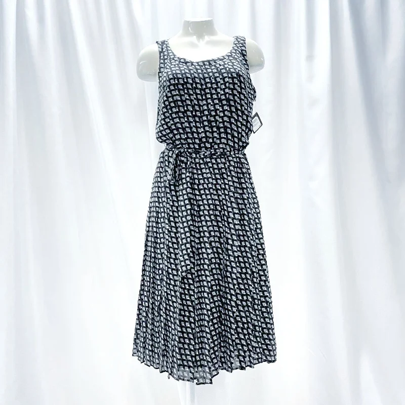 NWT Wmns HALOGEN Gray & Black Pattern Chiffon Pleated Midi Dress Sz 4 MSRP$98 Trendy Smocked Detail Midi Dress NWT Wmns HALOGEN Gray & Black Pattern Chiffon Pleated Midi Dress Sz 4 MSRP$98 Trendy Smocked Detail Midi Dress