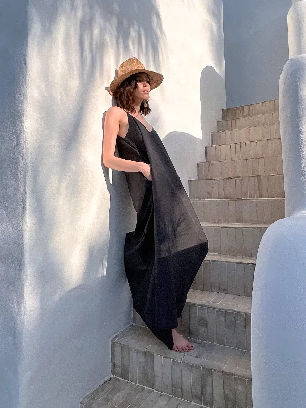 Bua Linen Maxi dress - Black Elegant Maxi Dress with Lace