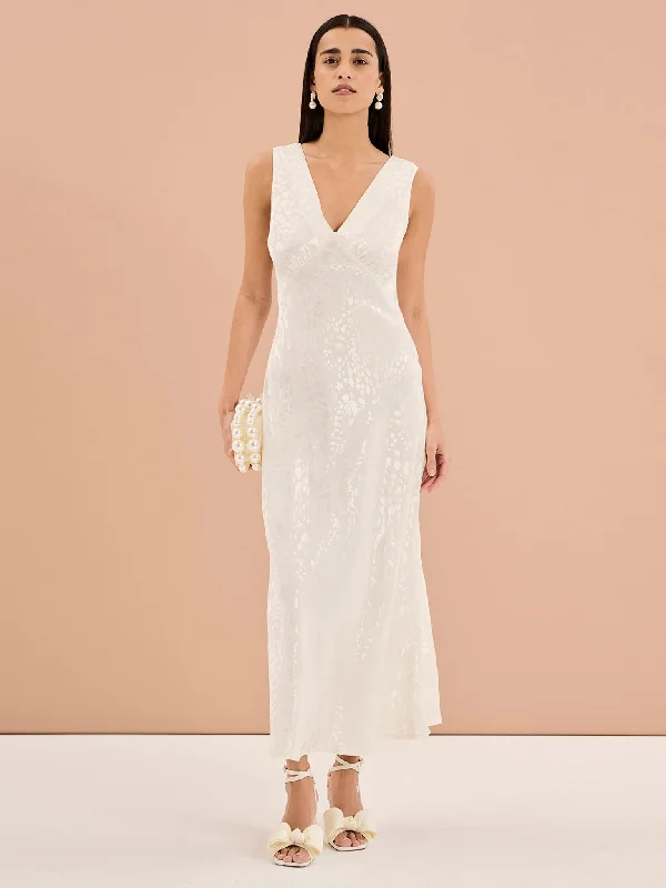 Iris Maxi Dress in Ivory Elegant Maxi Dress with Pockets